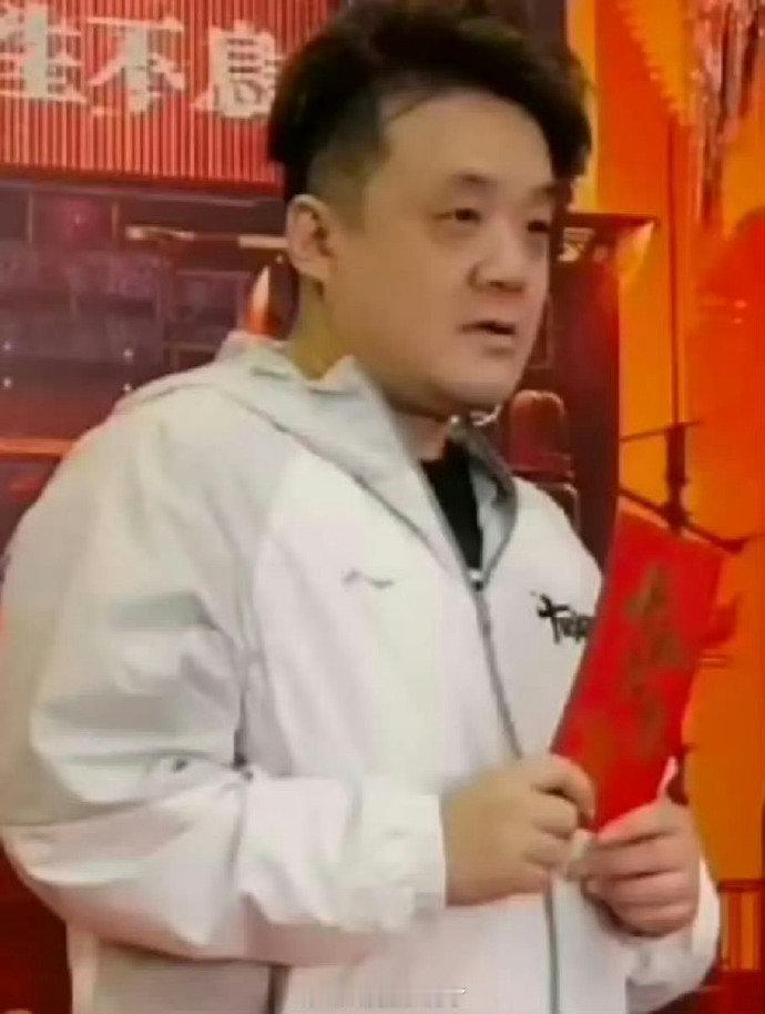 十日终焉编剧黑眼圈十日终焉编剧状态 十日终焉编剧好大的黑眼圈啊！有种接了这个项目