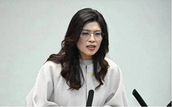 郑丽文太让人吃惊了！
 
7月5日晚，台湾郑丽文发文表示：和平不是一句口号，而是
