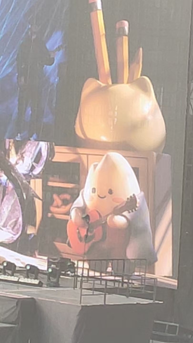 周深周深做米字星物料发狠忘情了周深演唱会 这个胖米子挺招人稀罕哒哈 