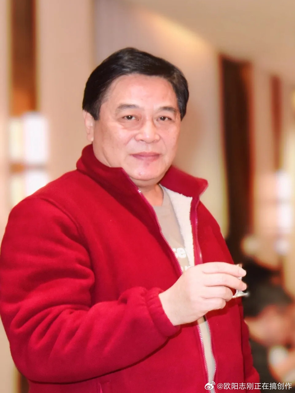 张康尔，六十多岁了，认不出来了，当年也是上影厂男一号小生，硬朗风格，正反一号都能