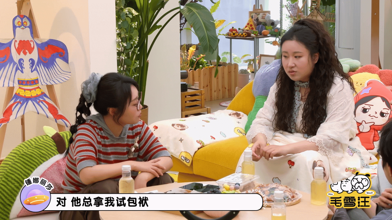 李川对锤娜丽莎进行霸总式霸凌李川先恶心锤娜丽莎再恶心观众李川在家里写段子的时候，