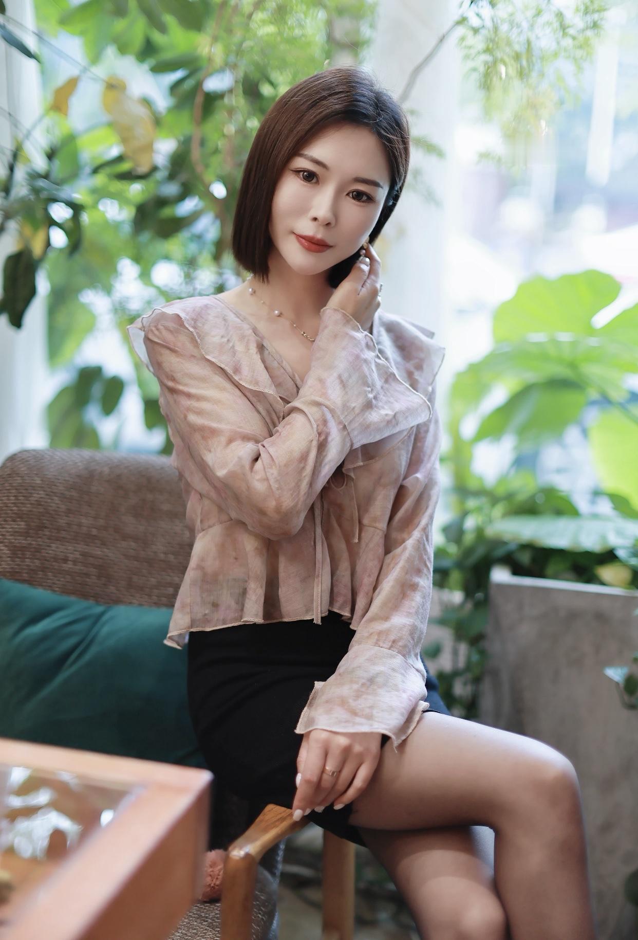 如何穿得优雅有气质优雅气质，柔美如画，时尚穿搭，魅力无限！