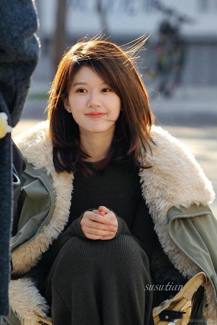 赵露思《恋人》阮妤今日路透 