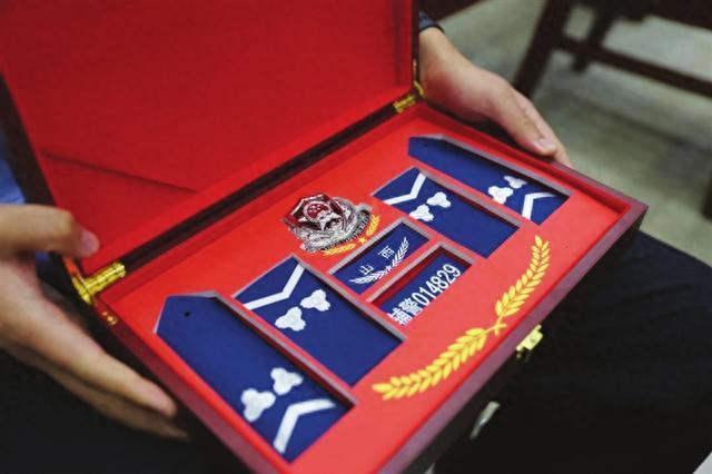 辅警晋升年限受地区政策影响。基层辅警（七级至四级）每级需满3年且考核合格，高级别