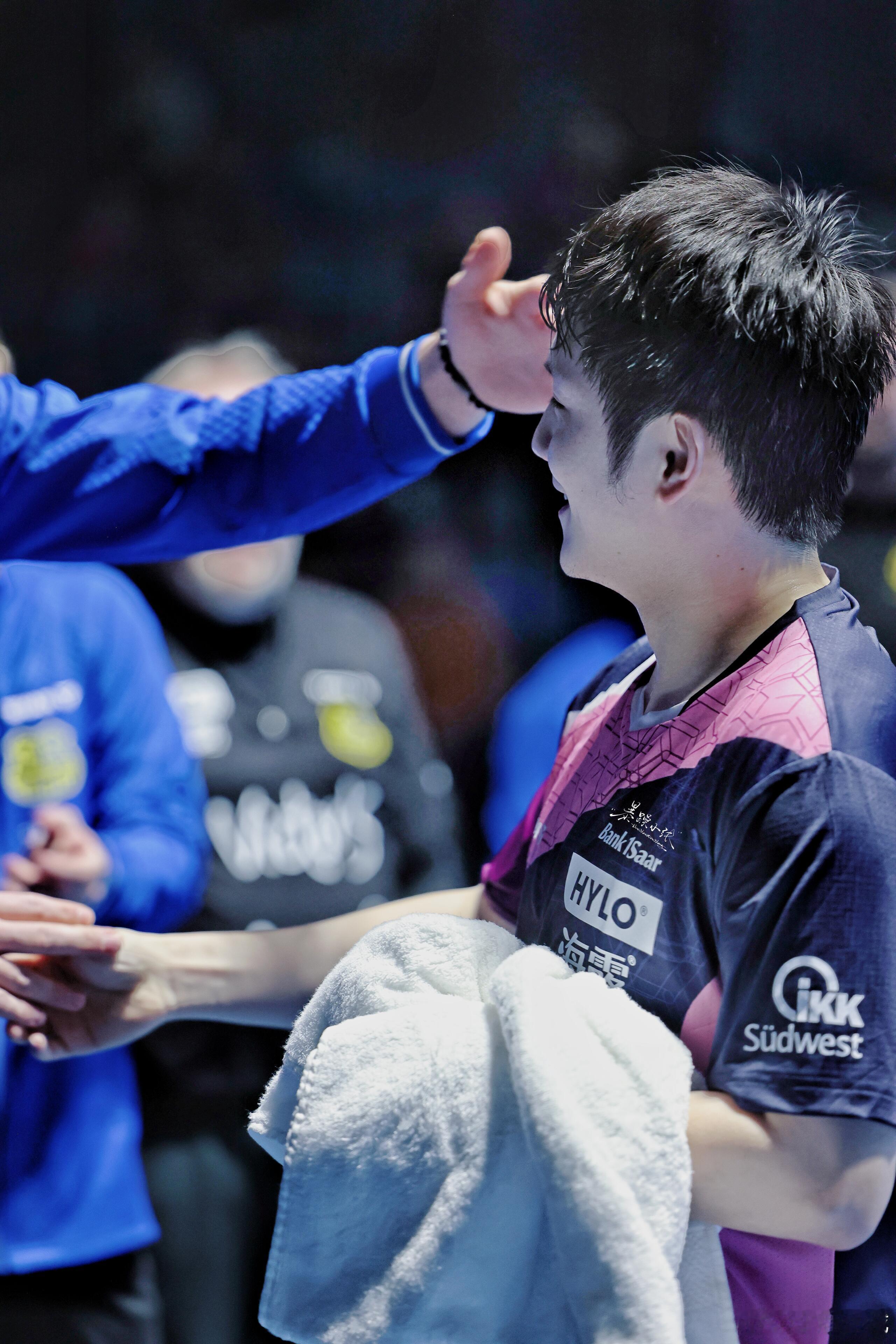 鏖战五局赢下比赛后的振东 