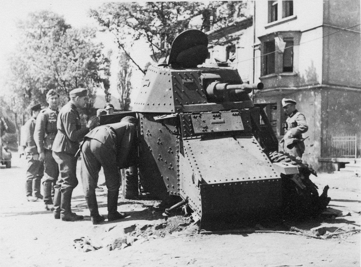 [呲牙] 配音：让我看看法国车怎么样——1940 年，卢森堡西南，阿尔泽特河畔，