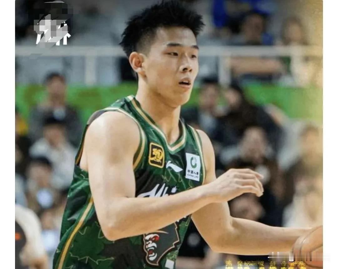 黎巴嫩核心阿拉基亚冠比赛中肩部受伤，恐缺席亚洲杯
这黎巴嫩后卫阿拉基可太倒霉了。