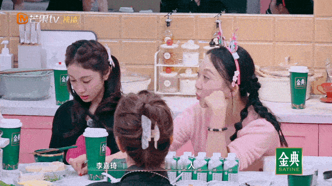 李嘉琦一句话直戳马吟吟的心女孩子之间的友谊真美好啊，而且每个人都会被一些细碎的点