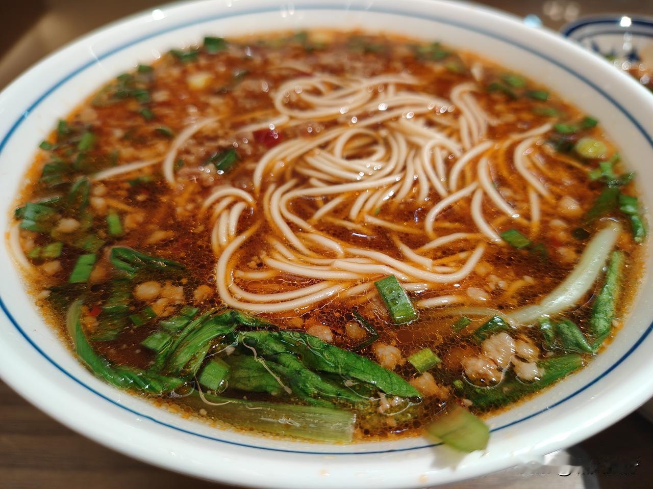 苏式面，你吃明白了吗？

从我住的酒店，向右一转便是步行街。懒散地溜达，太湖的风