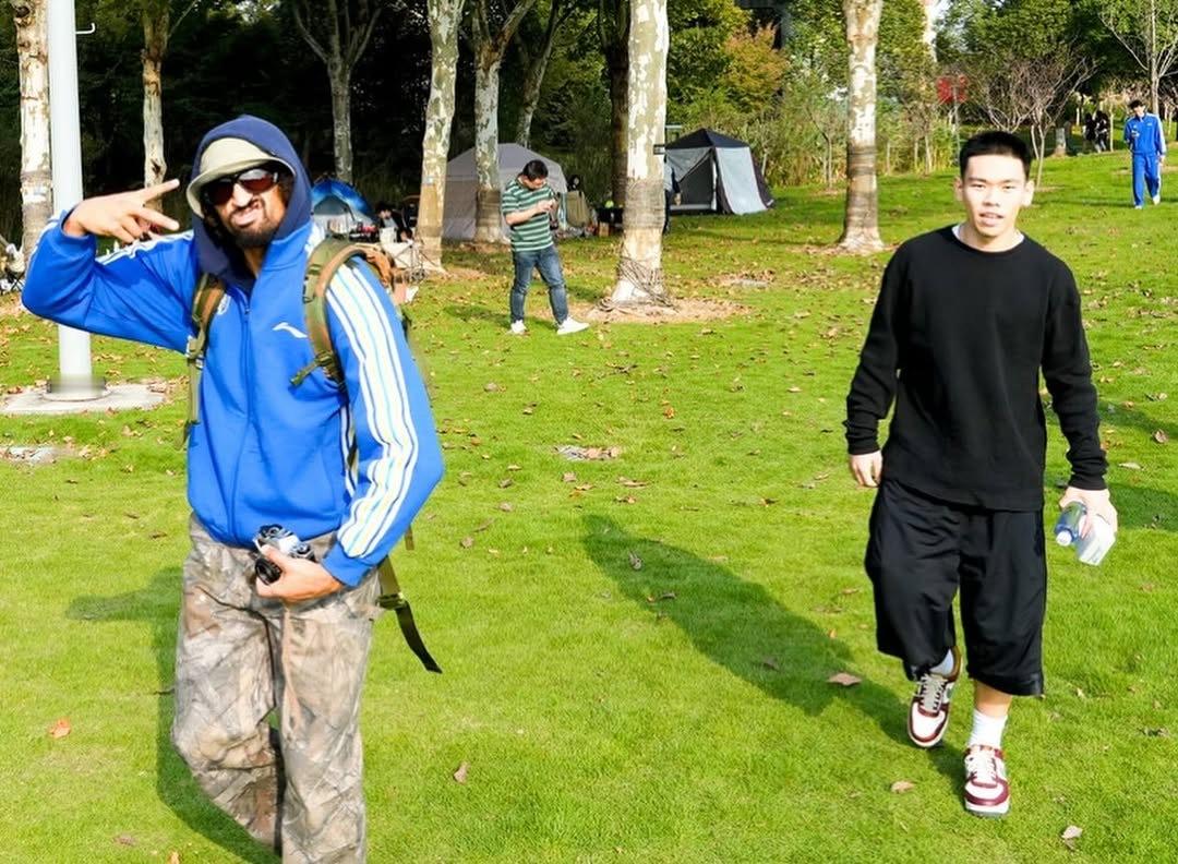 富兰克林·杰克逊演绎怎么把CBA训练服变成时髦单品 