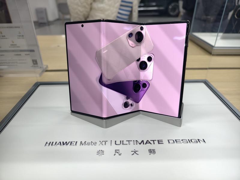 简直是霸王条款！男子花21999元网购三星三折叠手机，被要求必须当面激活才能签收