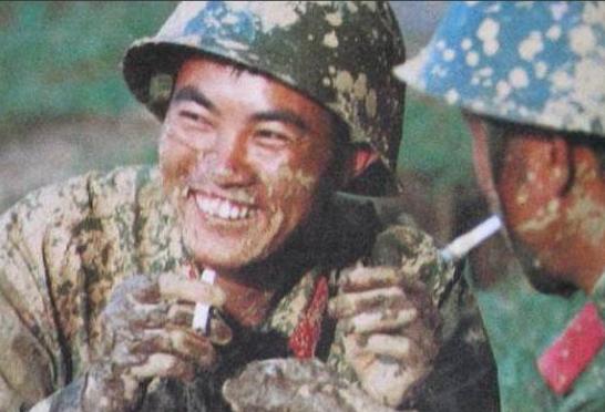 1979年，黄干宗被两个越南女兵“掳”进了大山深处。他本以为自己必死无疑，却没想