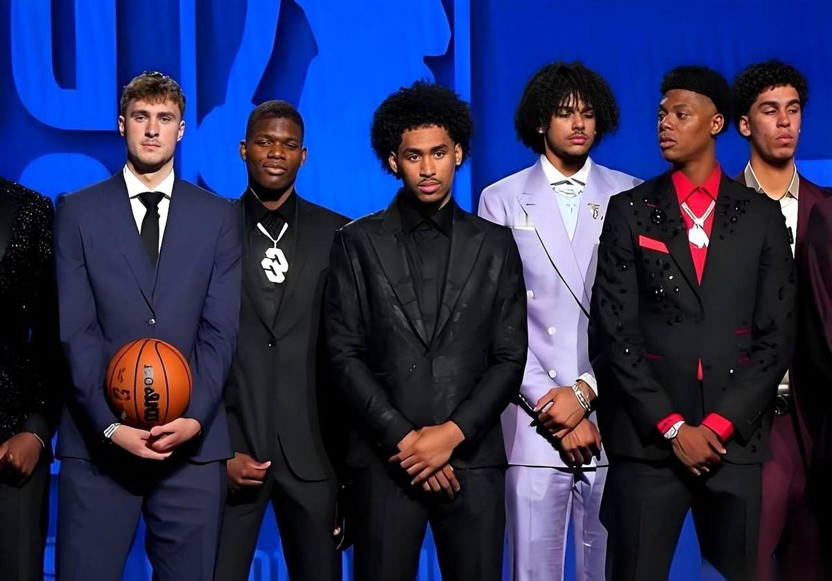 看着现在一帮人为AJ约翰逊和布泽尔谁是全美第一吵得不可开交，我就觉得特有意思。