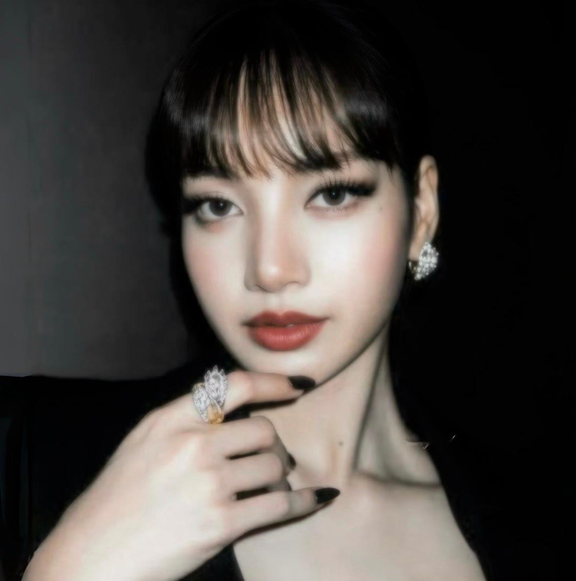 换了个特别女王的头像 ​​​
