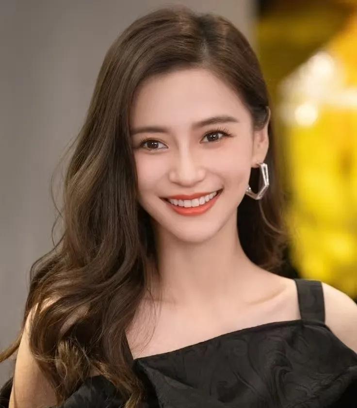 杨颖为什么不再婚？
不是没人馋她身子，
也不是还惦记黄晓明，而是因为，她自己已经