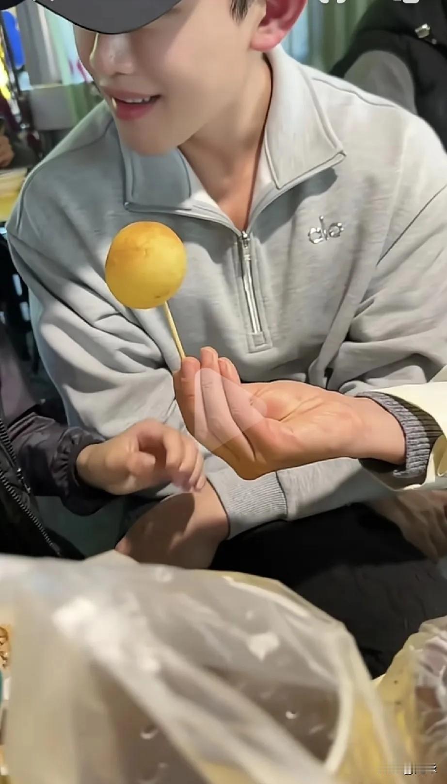 有没有发现，大S最不喜欢的事，她儿子却喜欢！
她不喜欢出门，喜欢安静宅家，可她儿