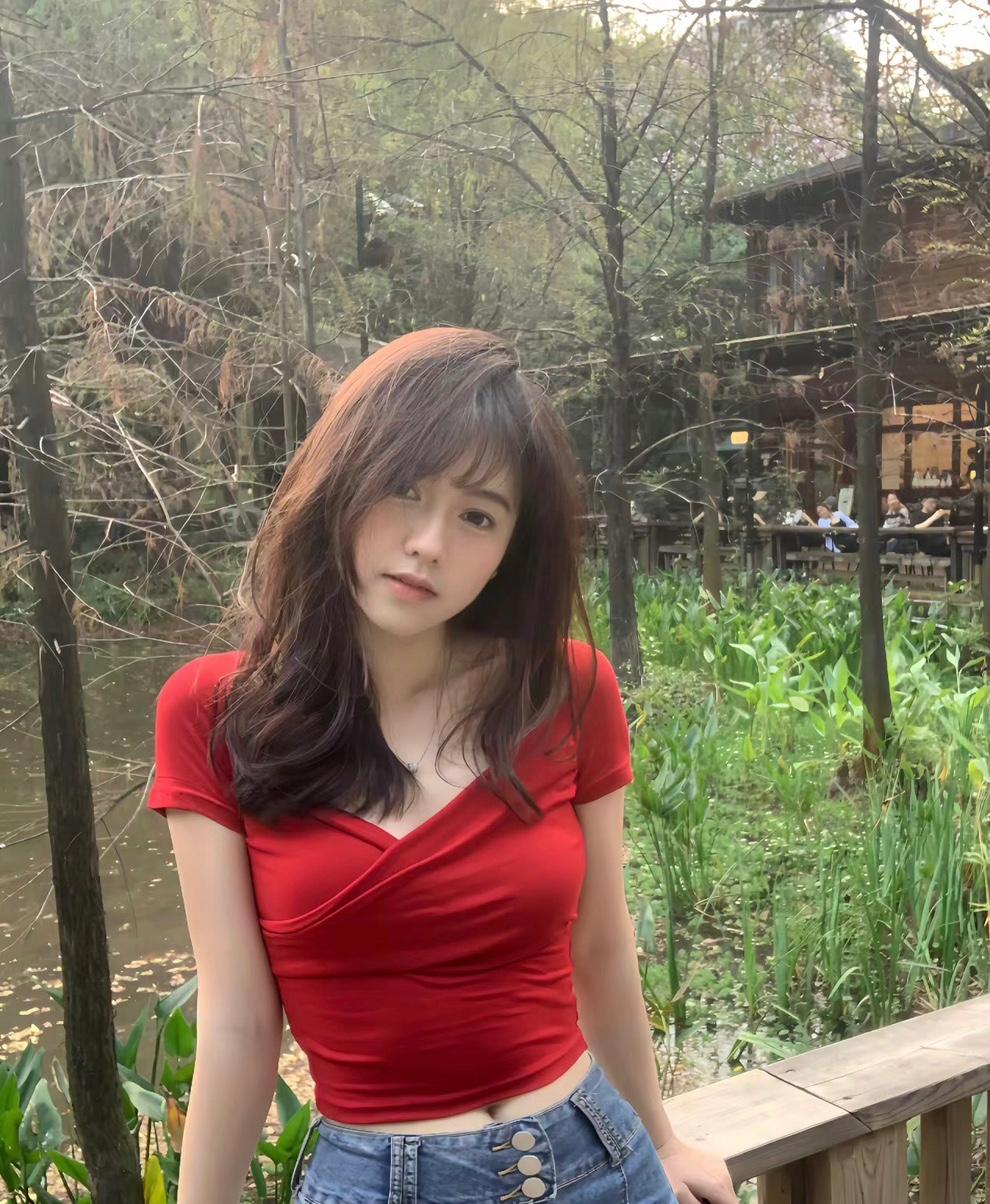 在自然中微笑，享受生活的美好。🌿😊