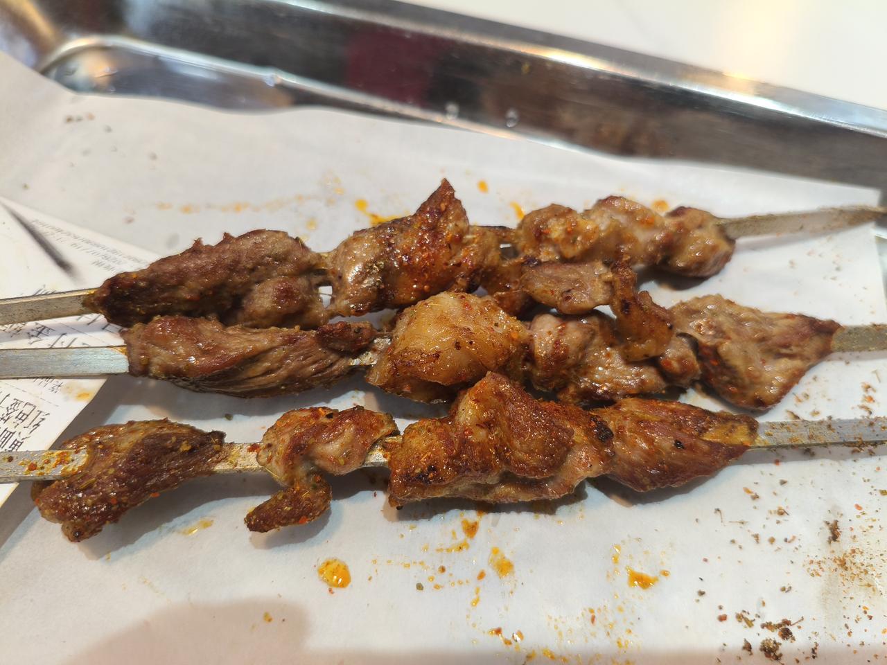 恒顺街胖马骐（马一烤），5元烤肉是越来越小了，个头跟北郊客运站一家3元烤肉差不多