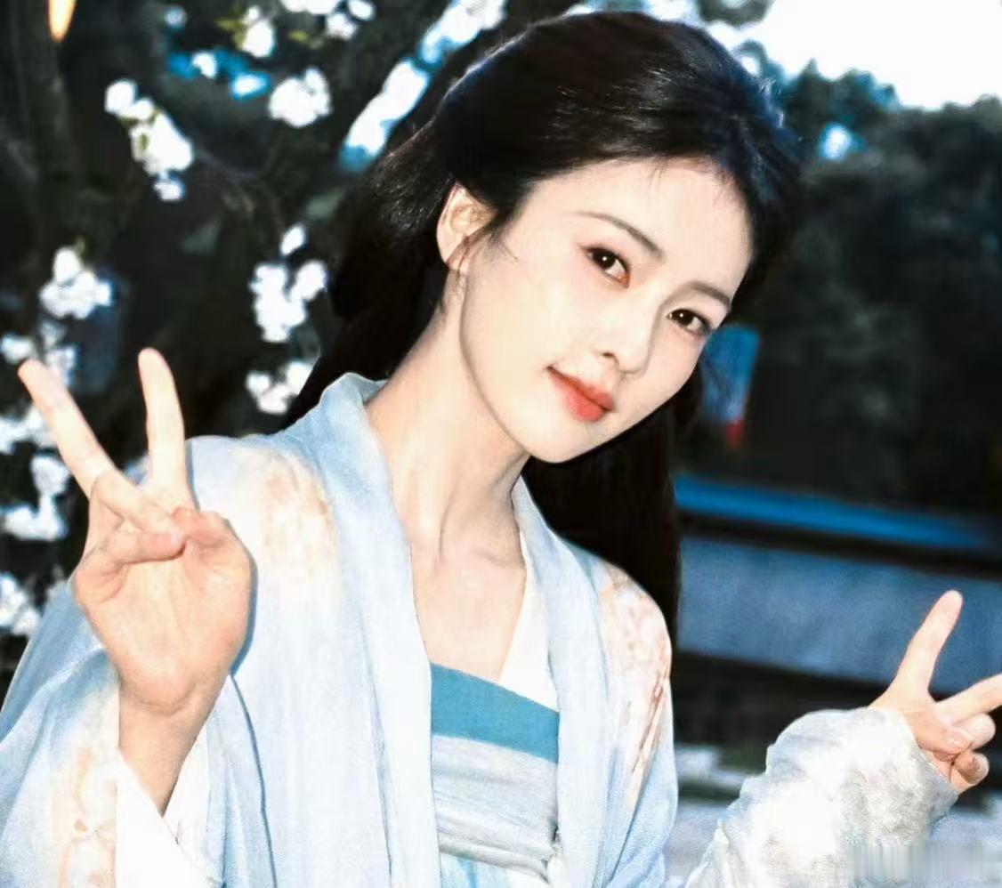 白鹿六一儿童节随拍 白鹿六月宜可爱宜快乐宜看莫离！白鹿六月宜可爱宜快乐宜看莫离
