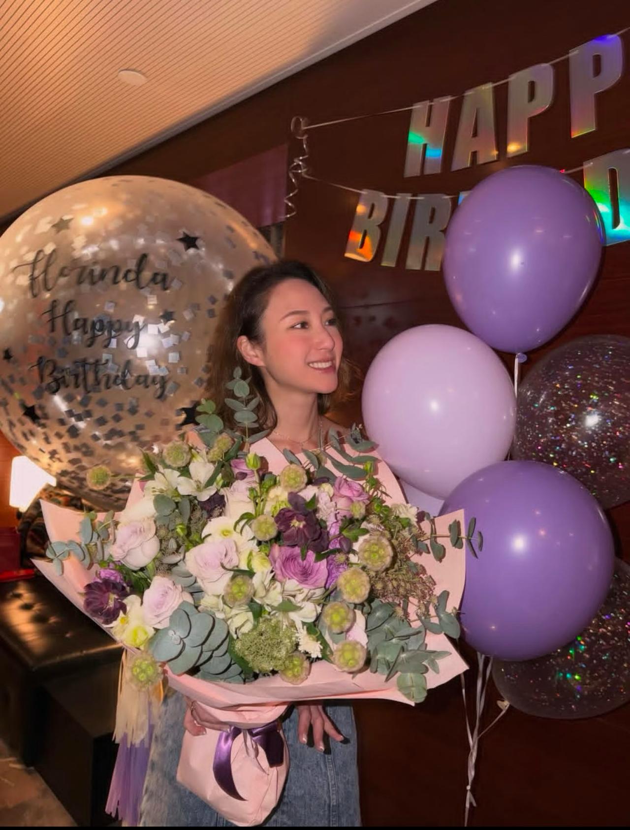 赌王还有一个很漂亮的女儿，何超莲的同胞姐妹何超云。

37岁的何超云近日过生日，