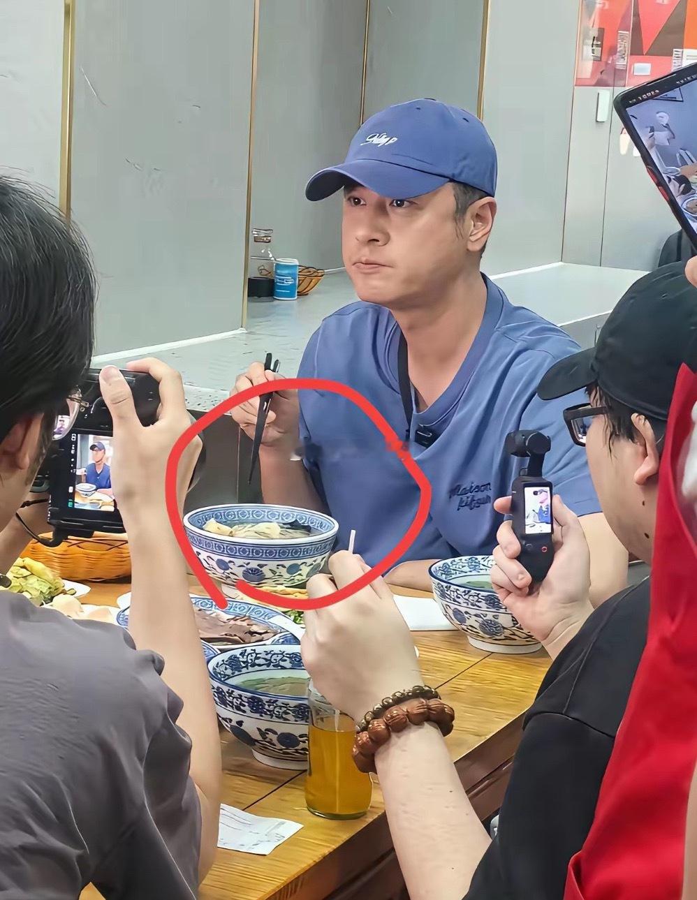 任重碗里吃的是什么呀 