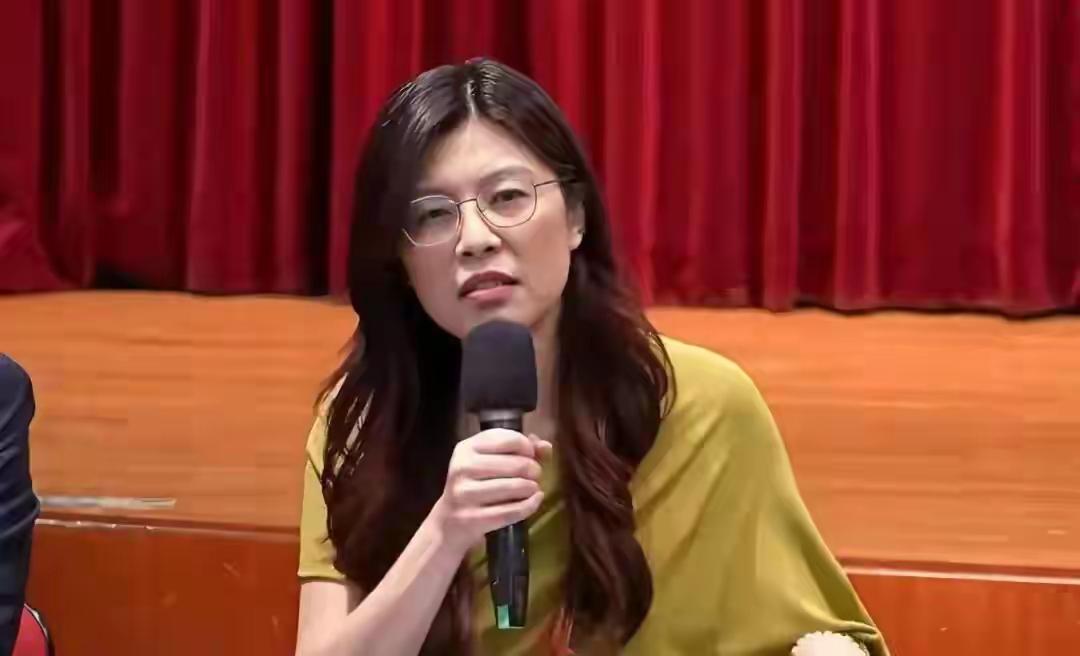 国民党主席郑丽文的两岸政策是什么？这个问题只有郑丽文本人最有发言权。2月23日，