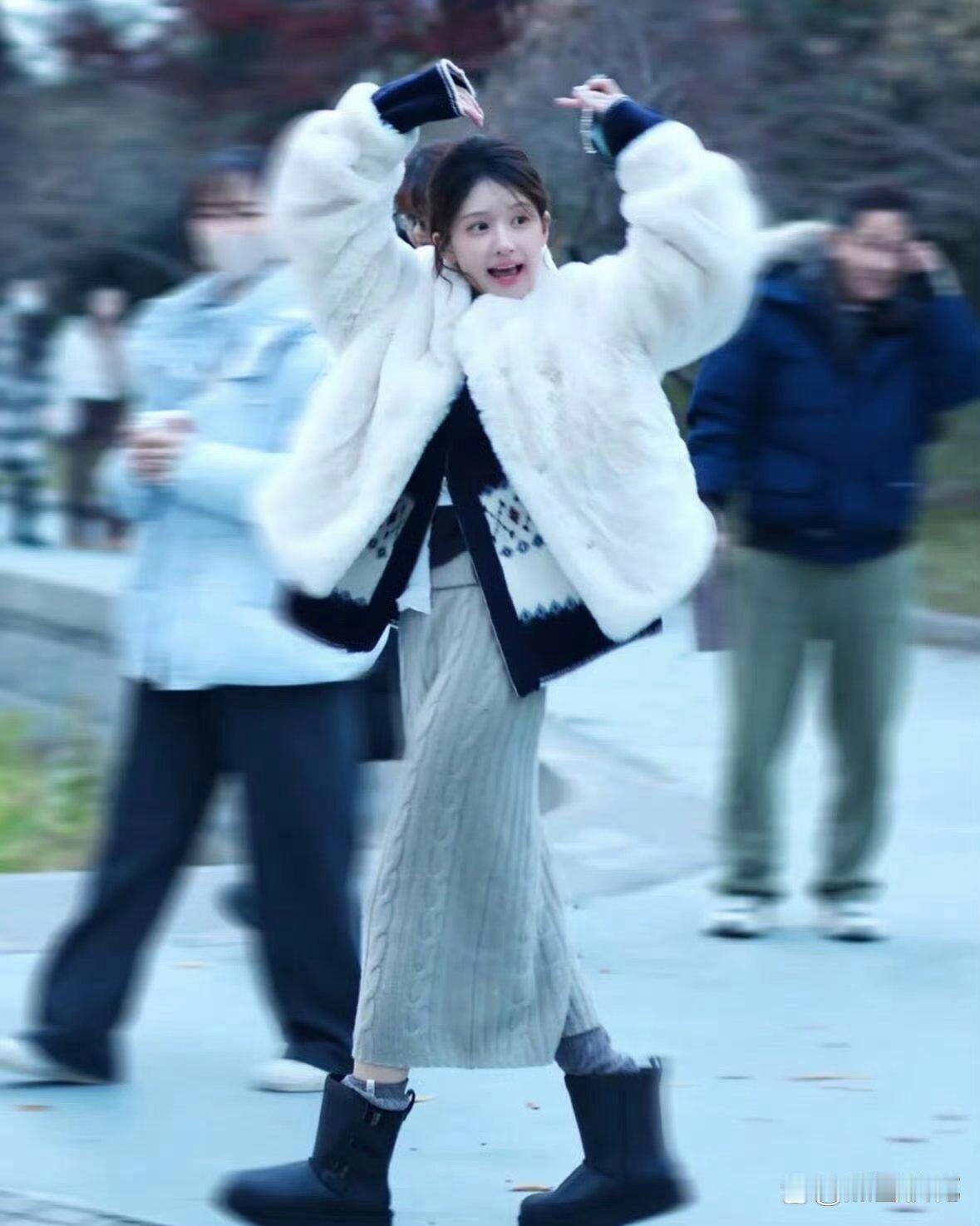 赵露思冬季穿搭很有品味，太适合小个子女生了！ 