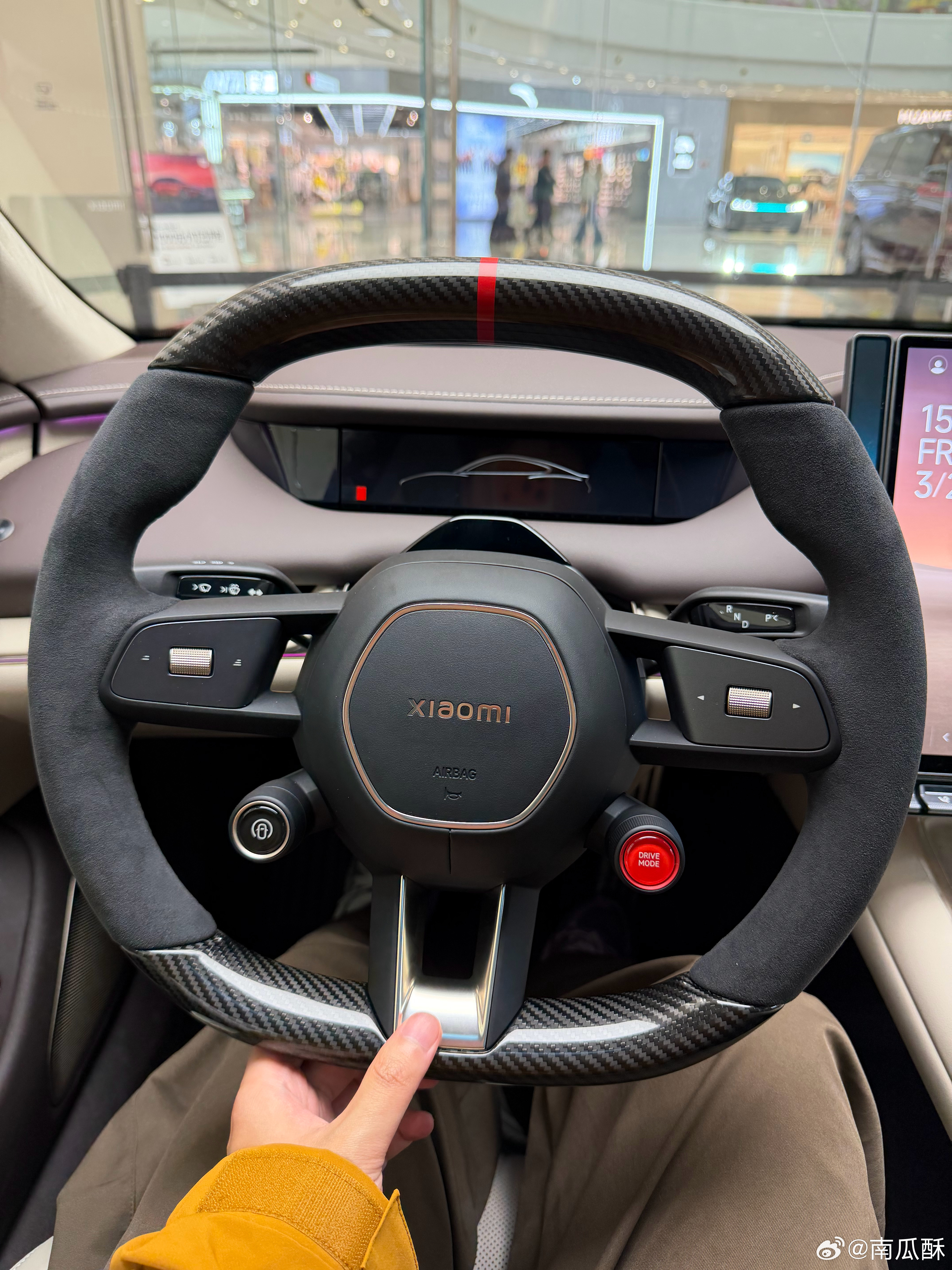 小米新SU7，座椅比老款舒服了很多，一坐上来就感觉到不一样了