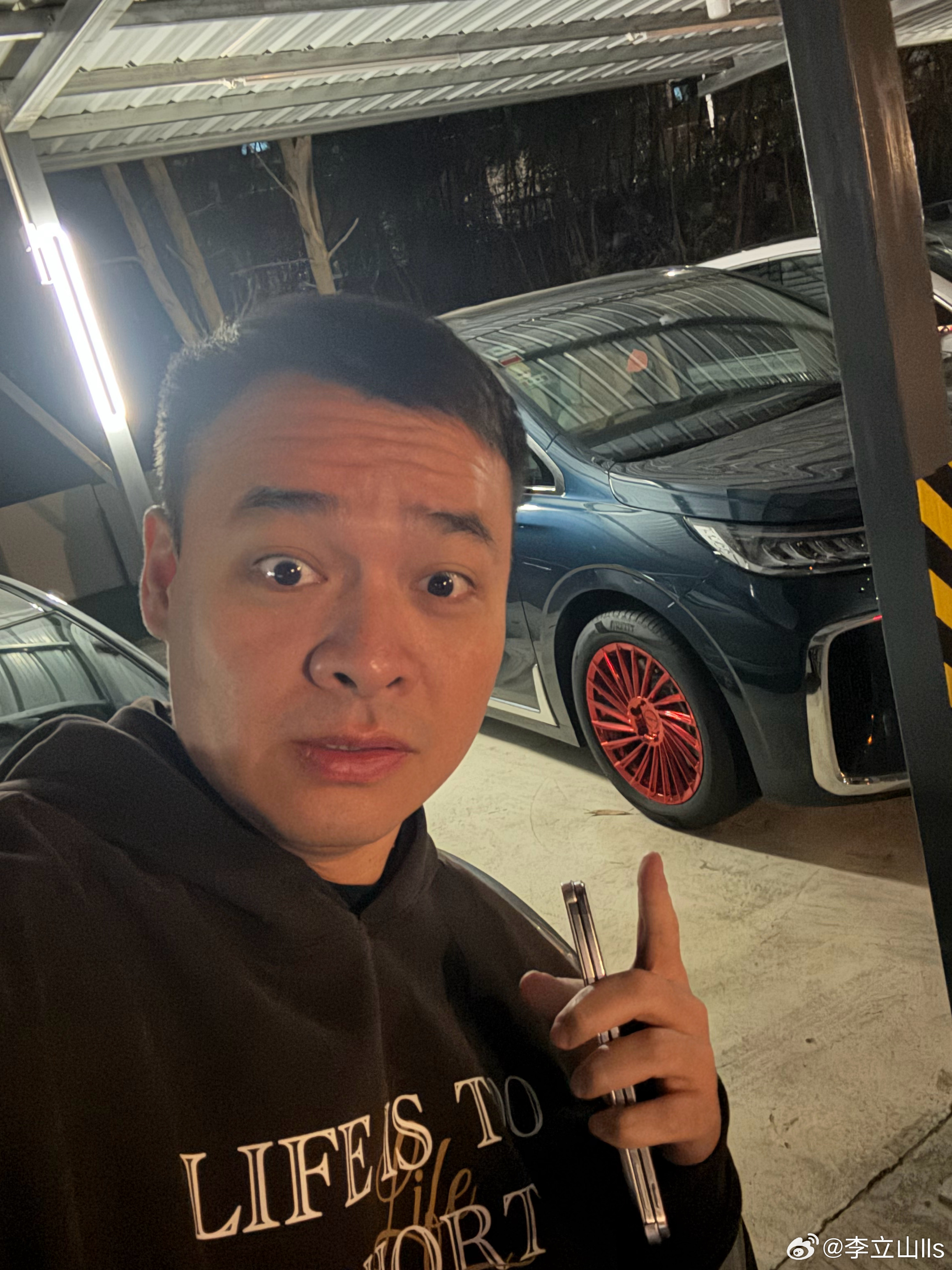 凌晨5点误闯红ling基地 