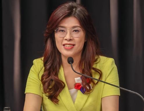 郑丽文现在估计挺后悔的，后悔什么？她后悔的不是加入国民党，也不是竞选主席时缴纳的