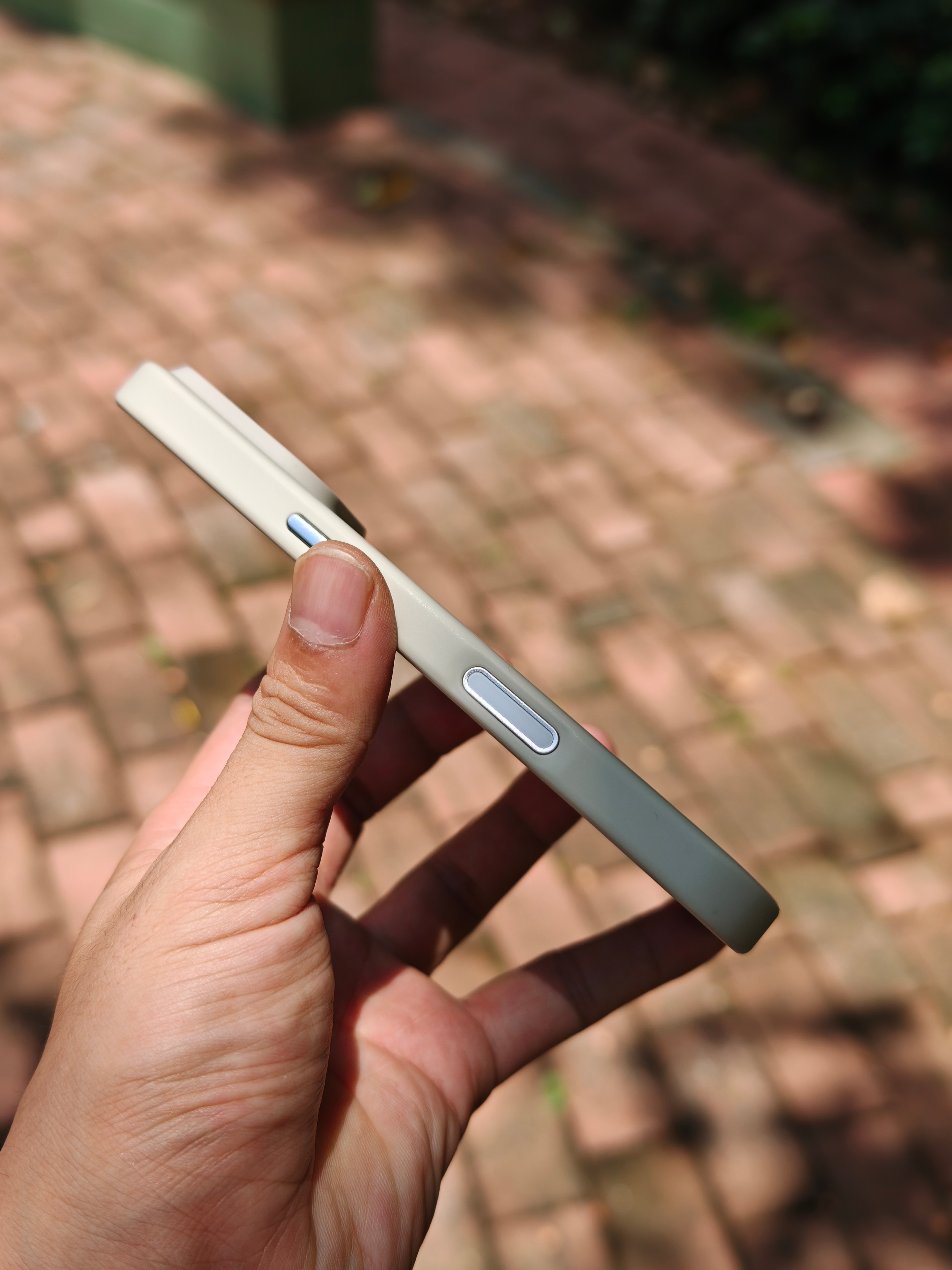 给换了个透明壳的白色相机按键，还蛮搭[哈哈] ​​​