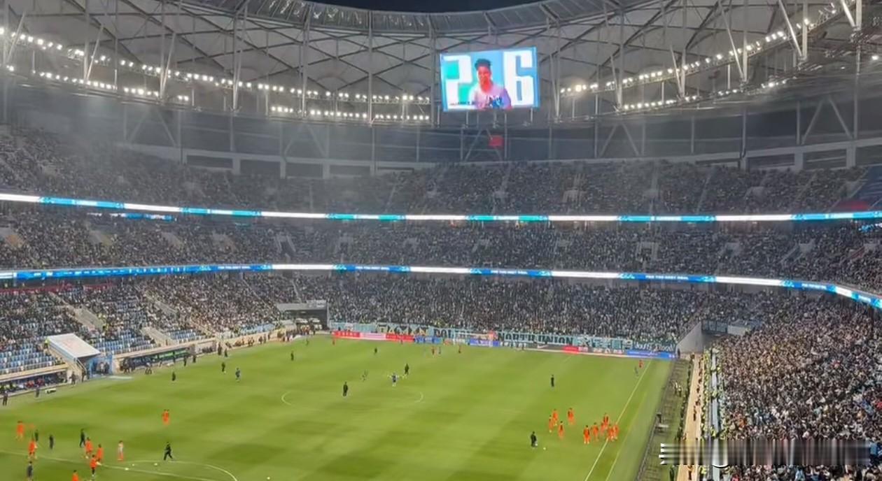 今晚梭鱼湾足球场
大连英博VS云南玉昆

比赛刚进行十二分钟，云南玉昆就进二球，