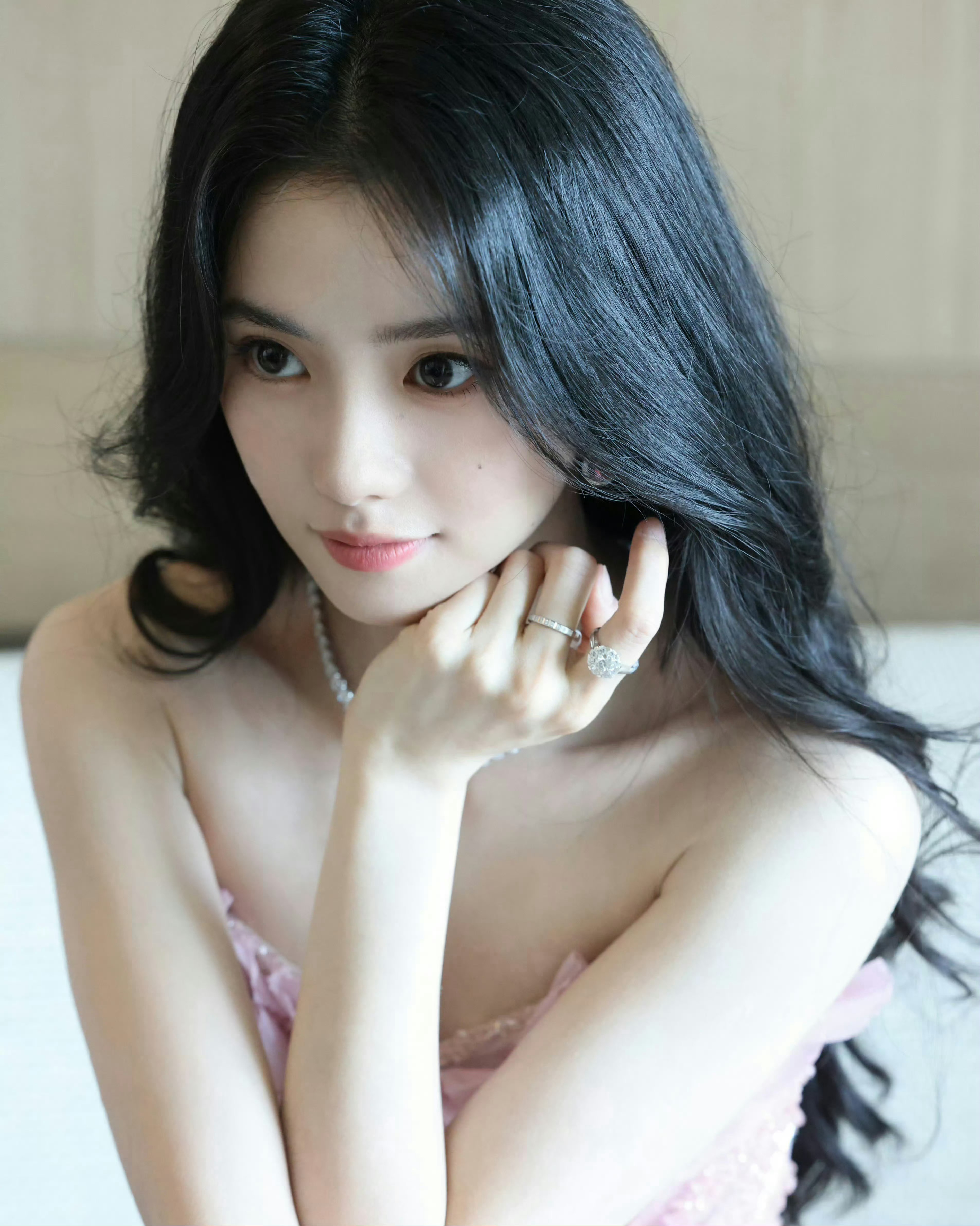 这张完全就是小说里从小锦衣玉食的真公主模样！刘浩存