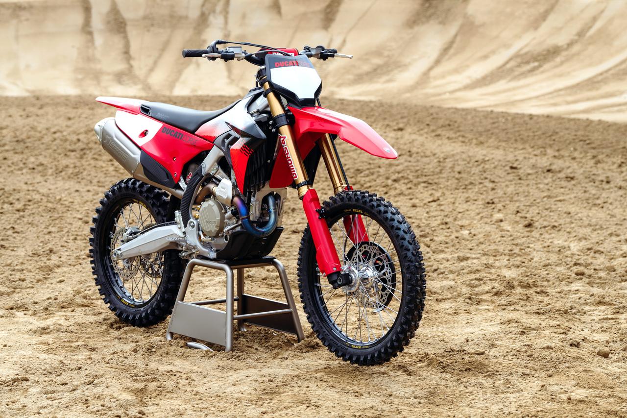 杜卡迪 2027 Desmo450 MX Factory 厂车版

十月 8 日