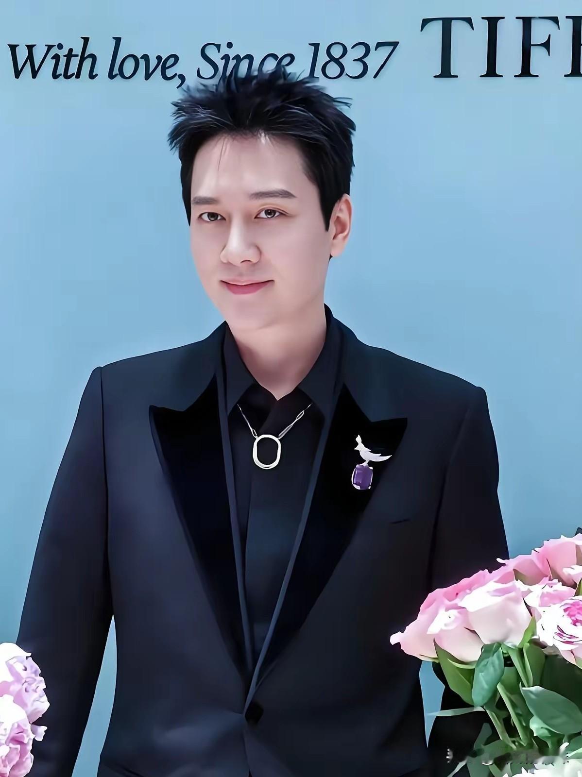 很多人发现
冯绍峰大概率很难再婚了。
不是没人看上他，而是离婚后，
他的眼里终于
