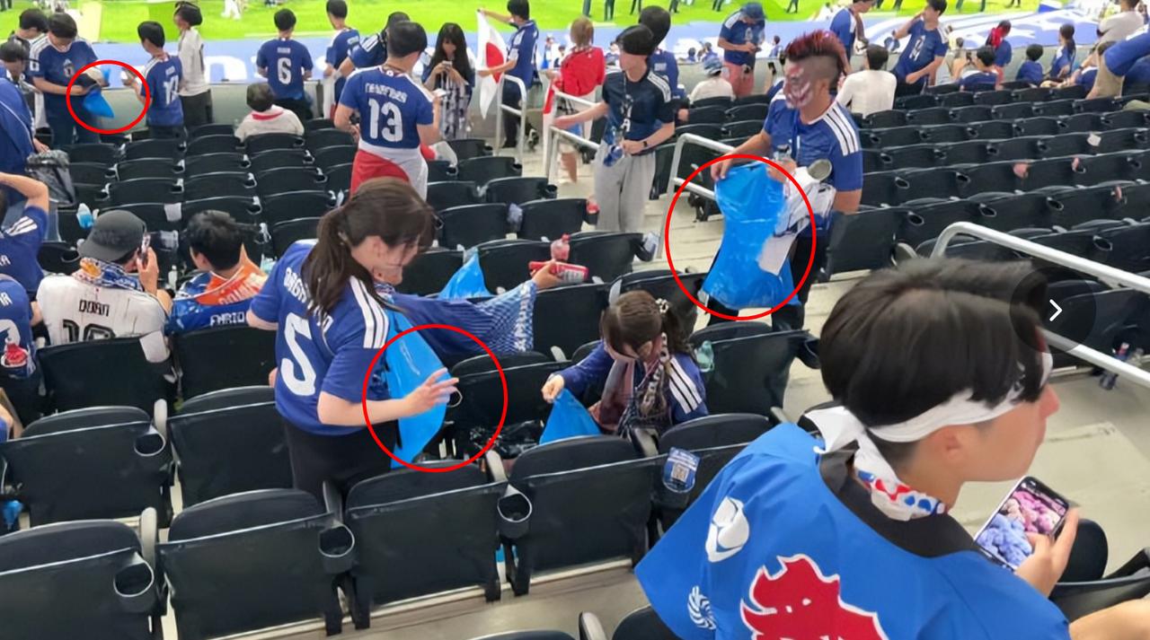 演了二十八年的文明骗局终于露馅！2026 世界杯日本球迷揣着足协统一发放的垃圾袋