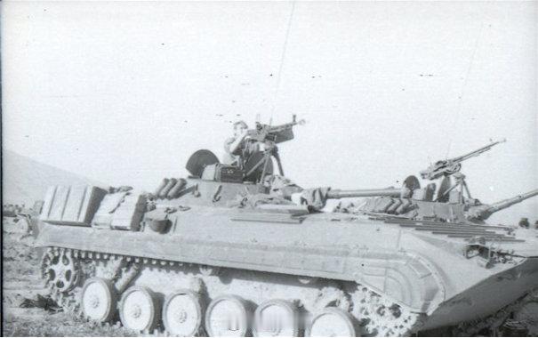 异曲同工，DShK与W85式，都是高射机枪
BMP-1炮塔装备的PKT机枪高低角