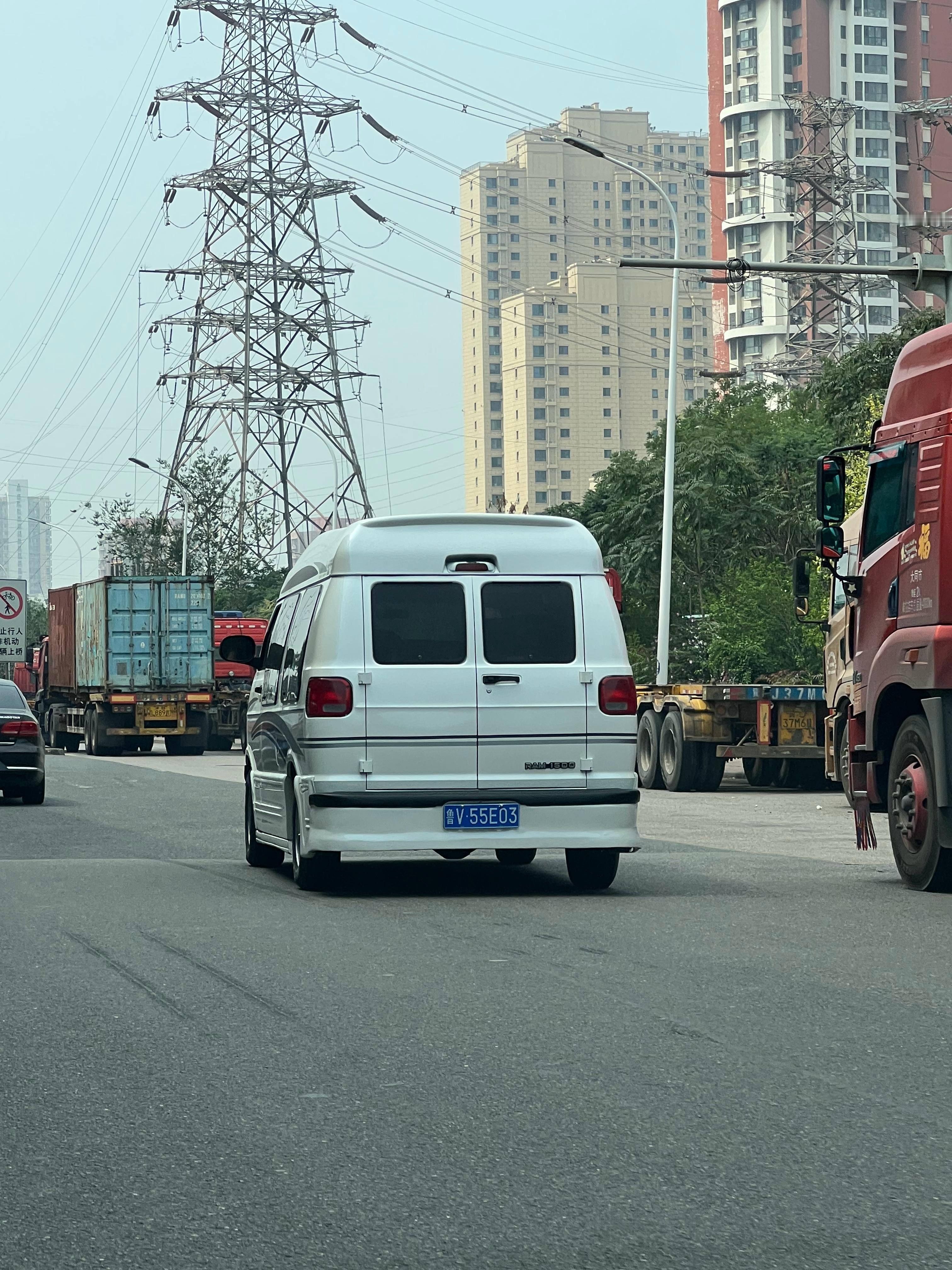 这大VAN 在路上，太带劲了  ​​​