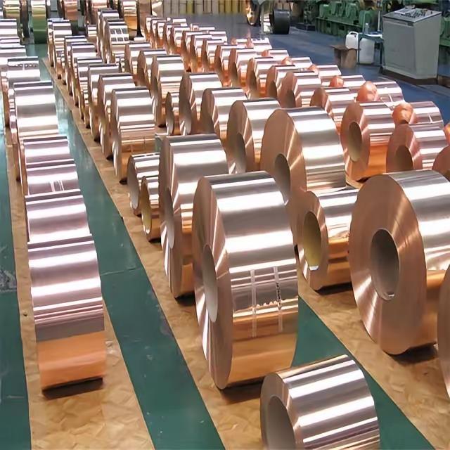 我国现在最大的弱点不是芯片，而是埋在地下的铜。2023年，全国使用铜1522万吨