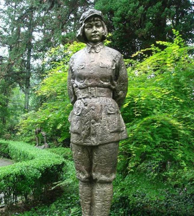 #MCN 首发激励计划#
1929年，朱德被敌军团团包围。敌军大喊：“活捉朱德！