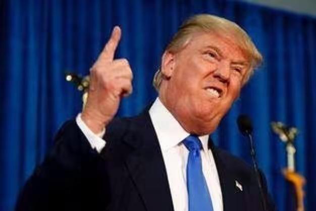 一觉醒来，白宫出大事了，特朗普紧急撤离。
4月26日清晨，一觉醒来，昨晚白宫出大