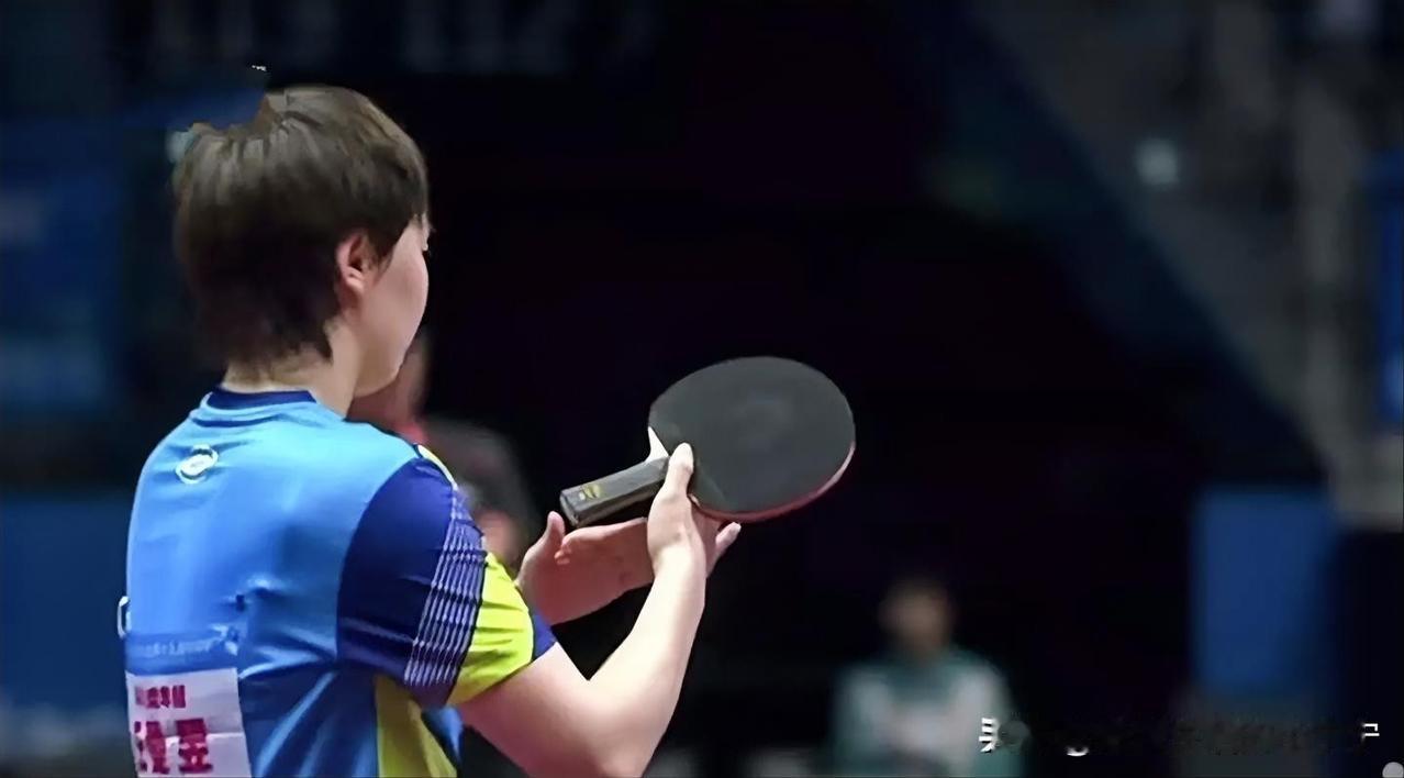 在第6局，局分来到10:9的时候，曼昱果断叫了一个暂停。
   这个暂停真的太关