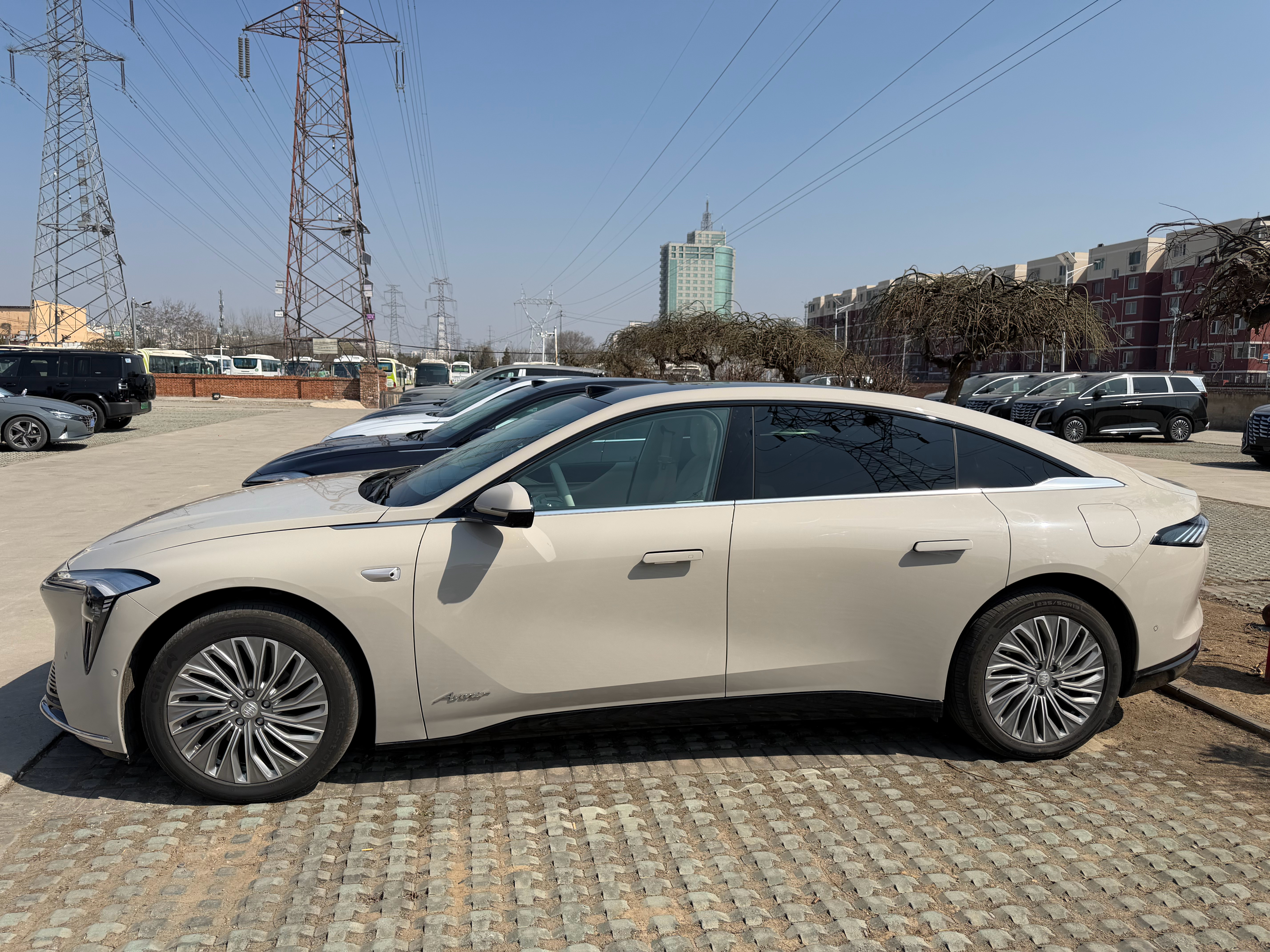 小李飞车 圆明园一日游，找别克借了台至境L7，非常舒坦！我早就说过国际品牌反应过