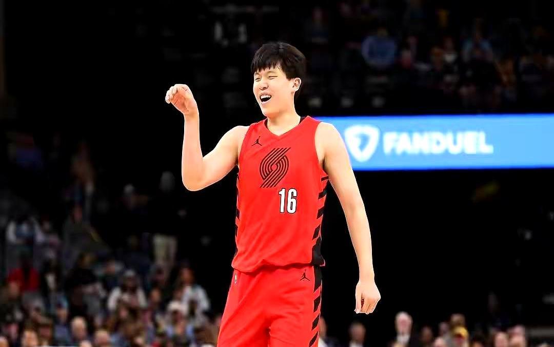 0分1板1分钟被弃，杨瀚森差点回CBA
 
他刚在G联赛轰下18+10，转头就被