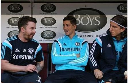 【托雷斯死活不走！】8月25日，英超前两轮1分钟都没踢上，次轮甚至没进大名单，看