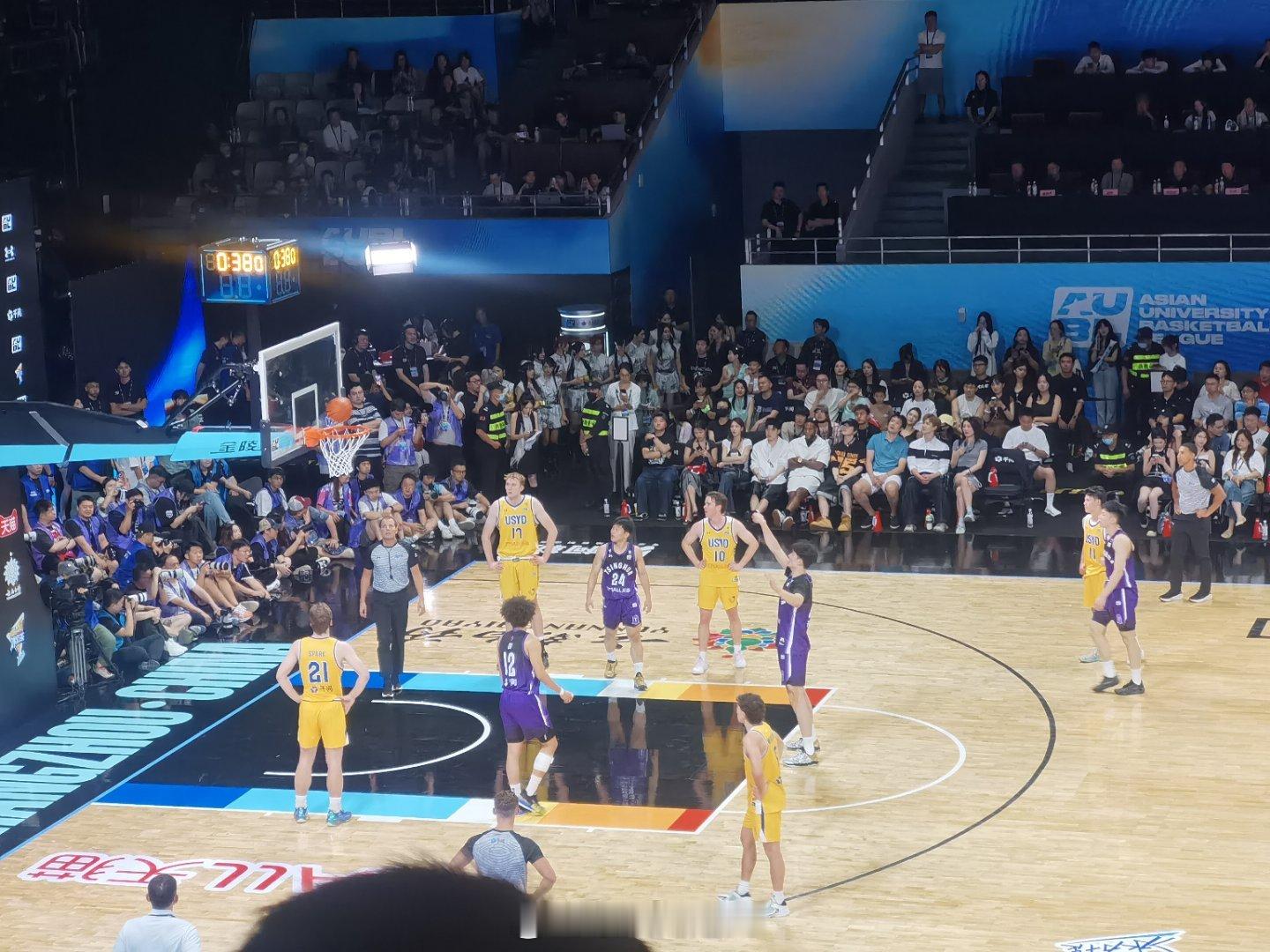 aubl2026 清华大学VS悉尼大学第一节比赛结束，目前比分19：17 ， 