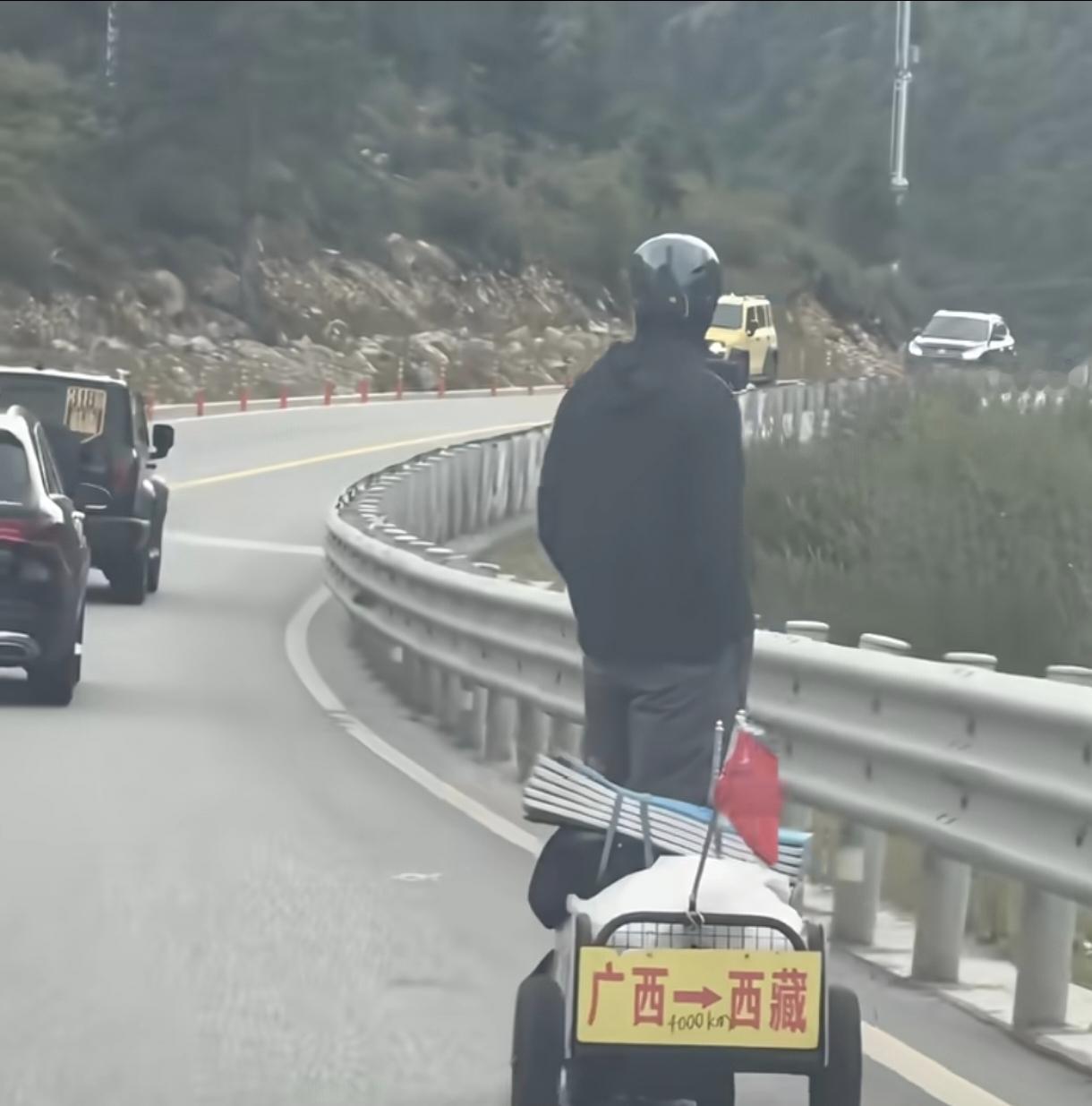 “西藏老中医说：西藏氧气低，容易大脑供血不足，很多事就想不起来了，就会有幸福感”