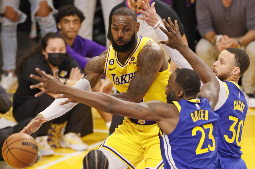 据ESPN名记Shams报道，詹姆斯经纪人里奇·保罗透露，詹姆斯不会选择退役，将