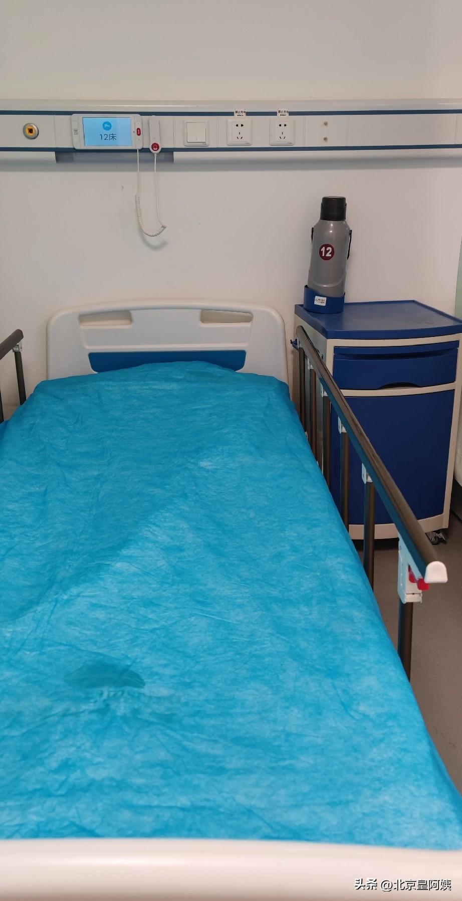 从昨天起，病房空出一张床，房间里静悄悄的掉根针都能听见声响。俗话说恶人是怂人惯的