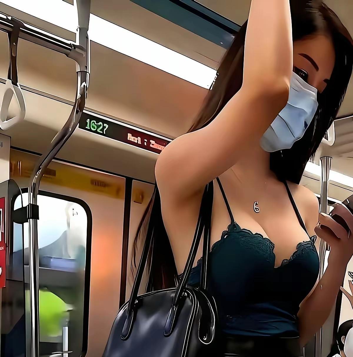 地铁上的两块钱防晒衫，藏着成年人最体面的自由

早高峰的车厢里，有人为两秒的别扭